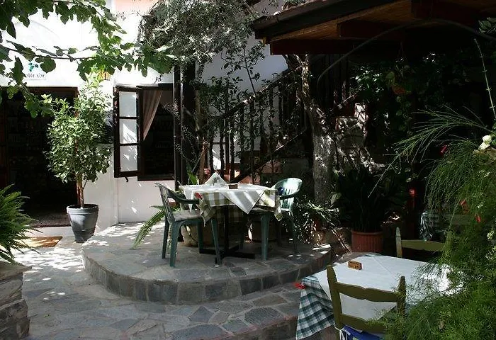 Locanda The Bunch Of Grapes 2*